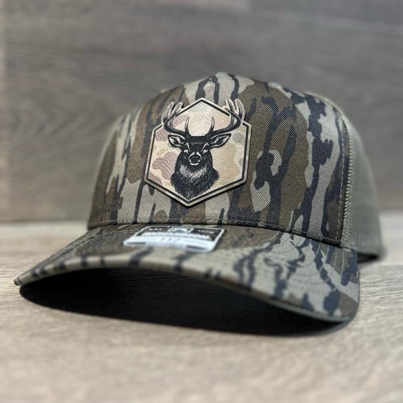 White tail buck - Mossy Oak Bottom Land 112